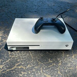 Xbox One S